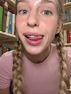 kira_mia - Kira_mia's free webcam - UK Sex Cams