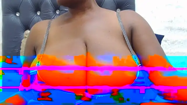 SexyBoobs44DD webcam
