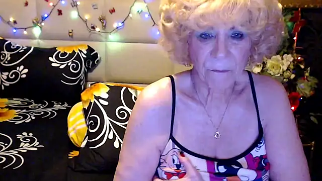 HappyWomanOn webcam