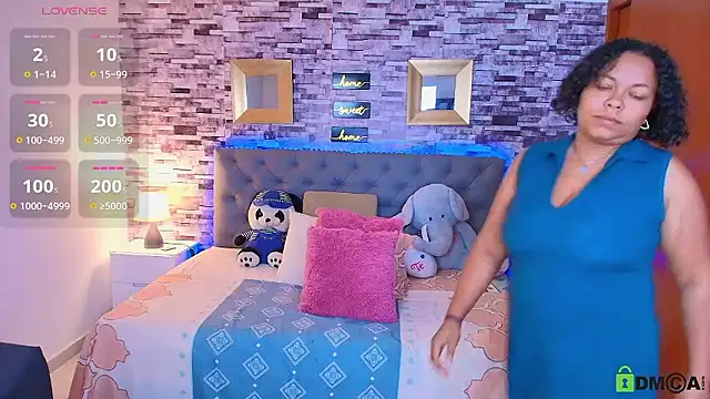 Italyy__boobs webcam