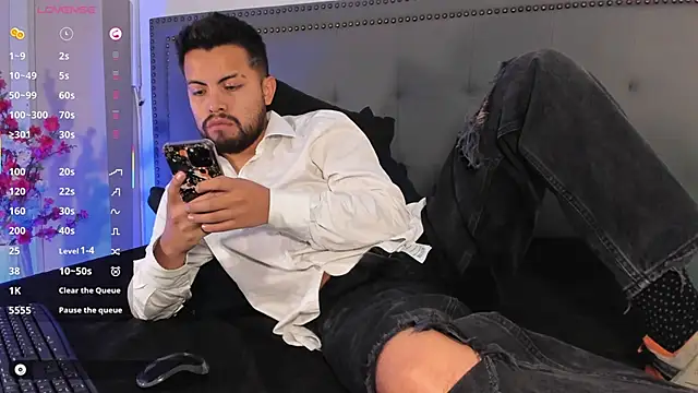 LuccaMallard live sex cam