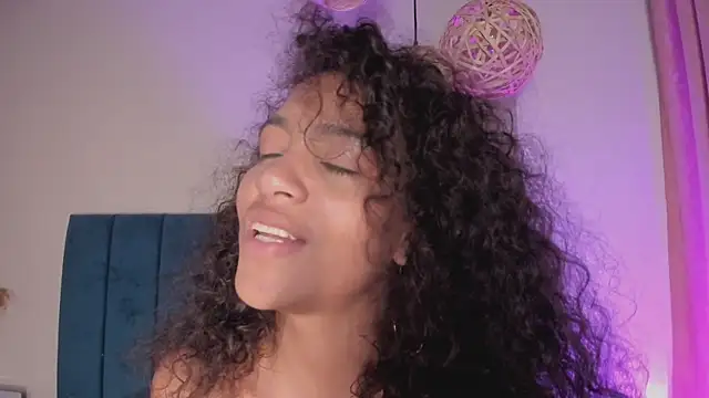 AntonellaHall_ webcam