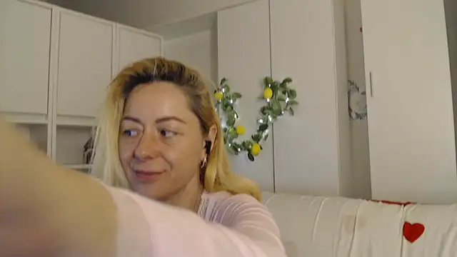 _karolynesyera_ webcam