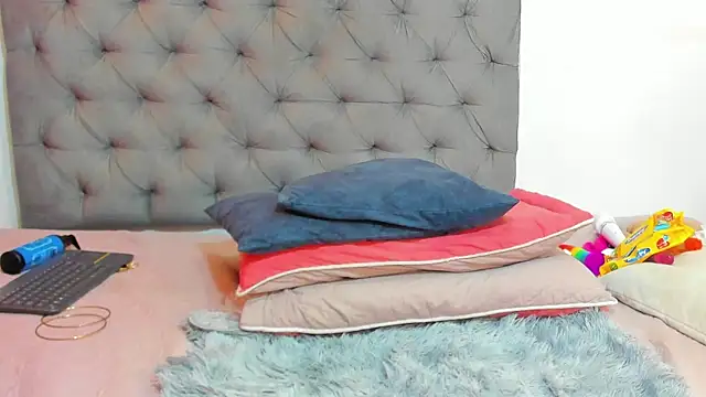 nahiroby_ebony webcam