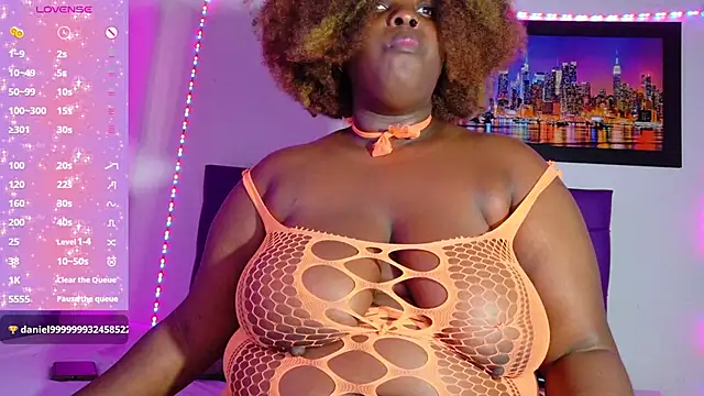 ebony_NeighborMoans webcam