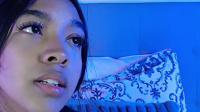 pocahontamoon webcam