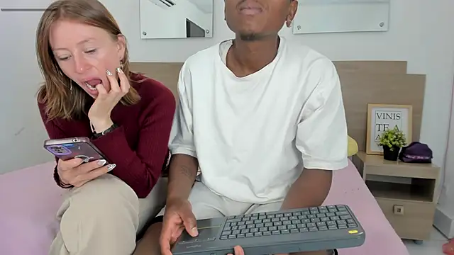 Ebony_N_Blonde webcam