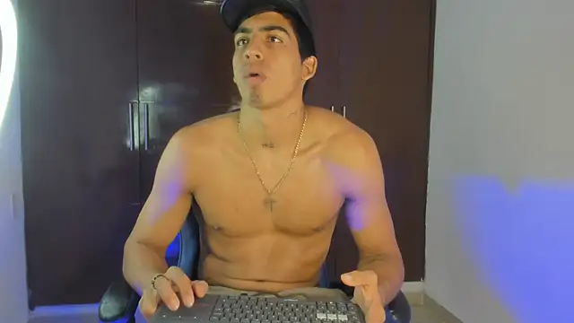 Milo_LatinBoy webcam