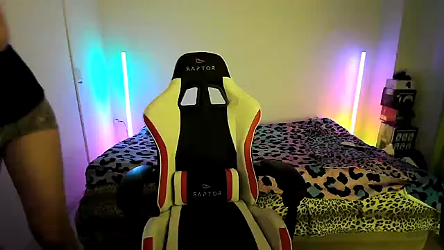 HoneyValentine live sex cam