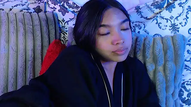 pocahontamoon webcam