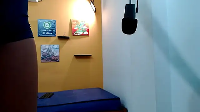 skinnyverus18 webcam