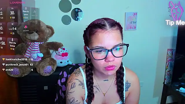 Ema__Luna webcam