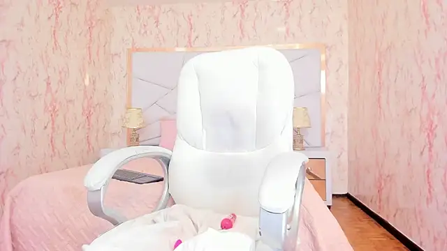 Emily_Whinfre webcam