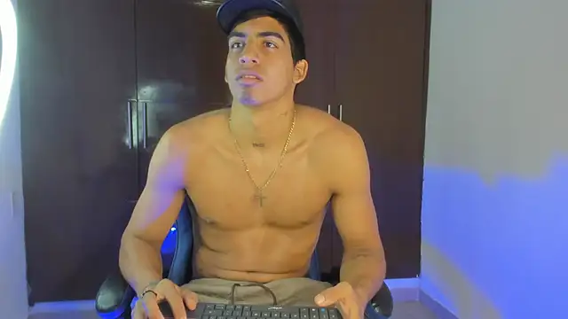 Milo_LatinBoy webcam