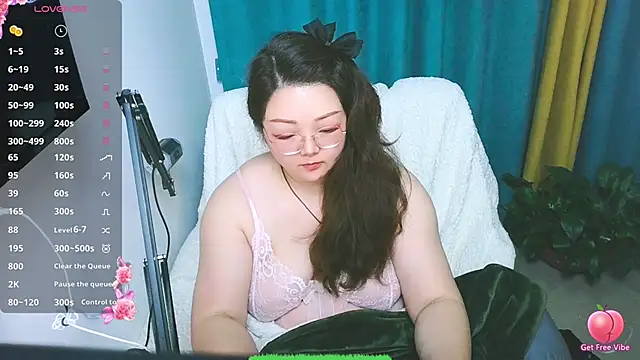 美女AngelwithEcup在线直播