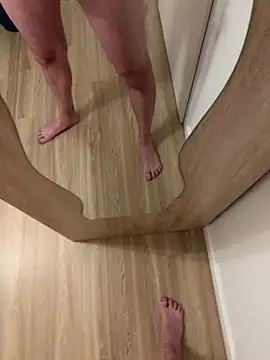 nicki1441 (M young) - Vorm Spiegel wichsen