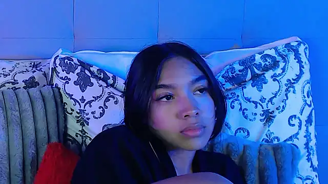 pocahontamoon webcam