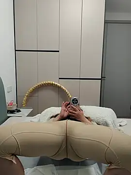 美女zzdd999在线直播