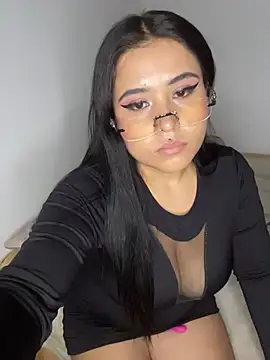 lunnamoretti - LunnaMoretti's free webcam - UK Sex Cams