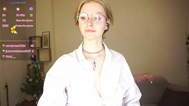 ToyaPletz Stripchat cam model