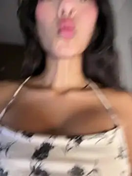 DulceLenns Stripchat cam model