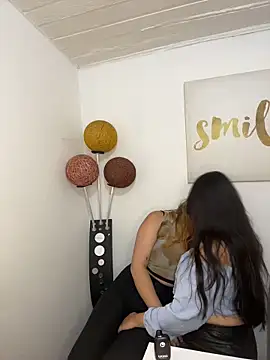 Antonella_Julieta webcam