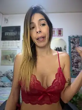 Webcam Model (miafoxmia)  is live.Free join now!