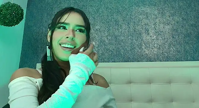 Cloeandtyfanny webcam