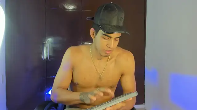 Milo_LatinBoy webcam