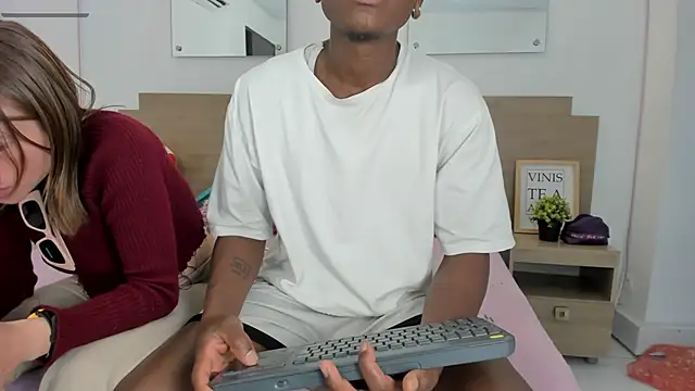 Ebony_N_Blonde webcam