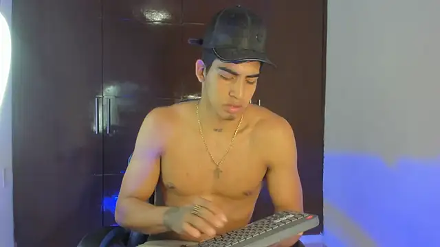 Milo_LatinBoy webcam