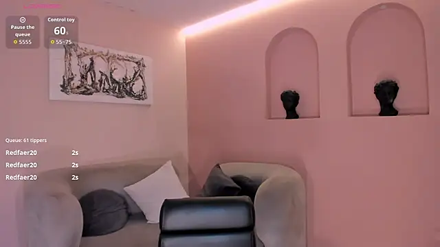 LucieMartin Stripchat cam model