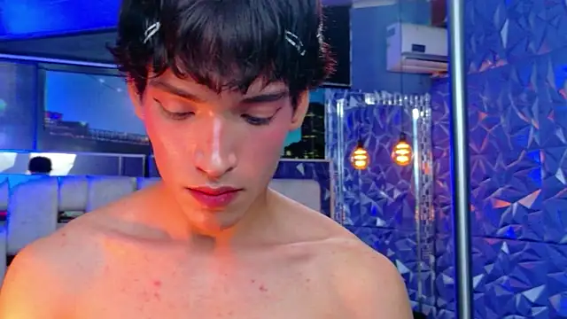 IsaacNovaa live sex cam