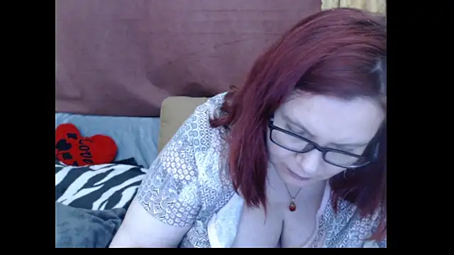 PlayfullMature webcam