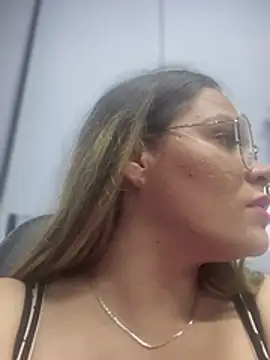 big_tits_in_your_face webcam