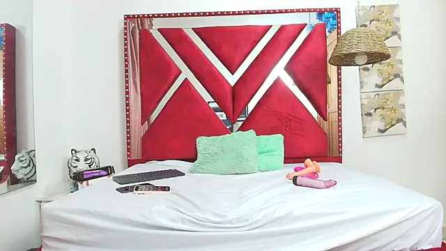 SaritaSpenser webcam