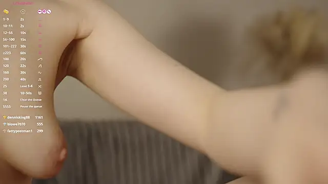 LustyLunaaX Stripchat cam model