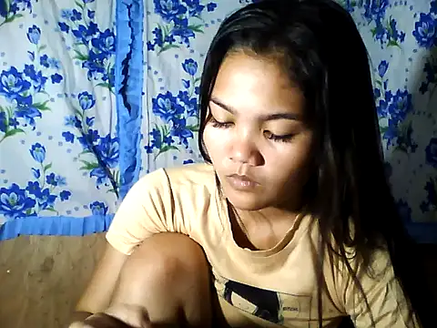 PinaySkinnyJust18 webcam