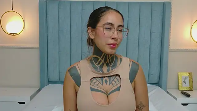 NicoleBlum live sex cam