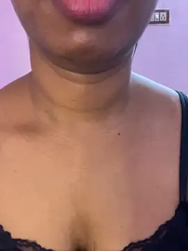 tamil_Aarathi webcam