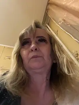 Irina2909@xh's Stripchat show and profile