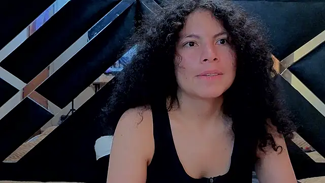 zoe-yanin - Zoe-yanin's free webcam - UK Sex Cams