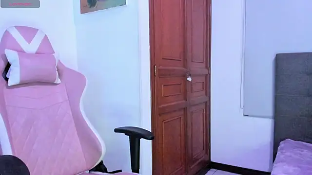 andrea-queen - Andrea-Queen's free webcam - UK Sex Cams