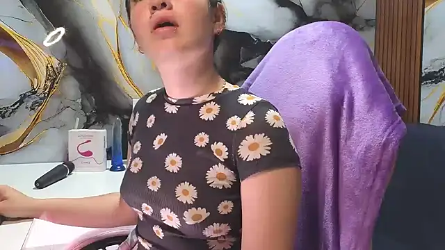 lilimini032 - Lilimini032's free webcam - UK Sex Cams