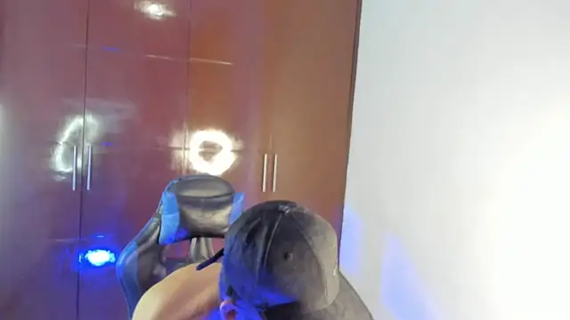 Milo_LatinBoy webcam