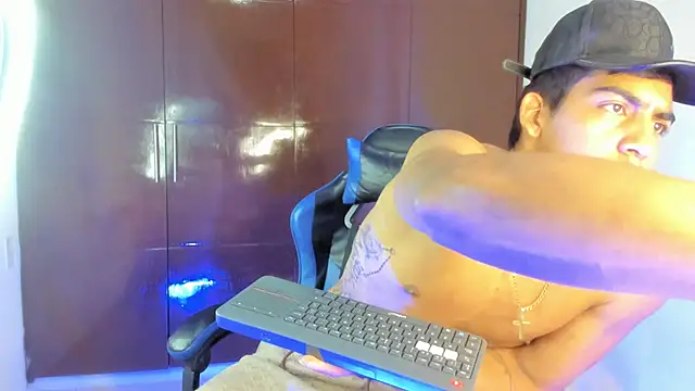 Milo_LatinBoy webcam