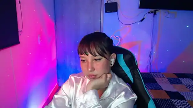 skarlet_adams28 - Skarlet_Adams28's free webcam - UK Sex Cams