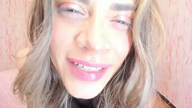 Emily_Whinfre webcam