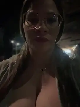 big_tits_in_your_face webcam