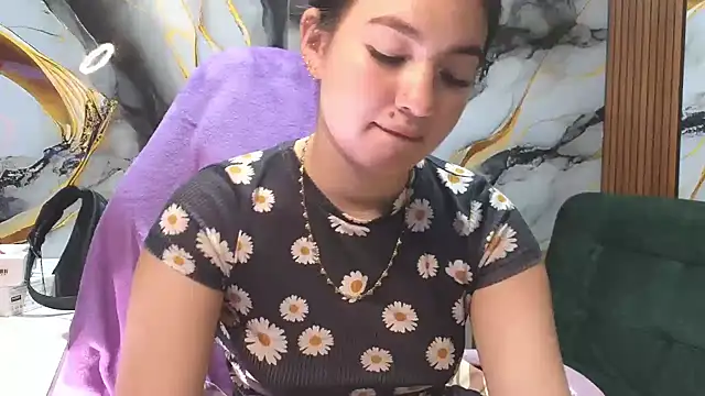 lilimini032 - Lilimini032's free webcam - UK Sex Cams